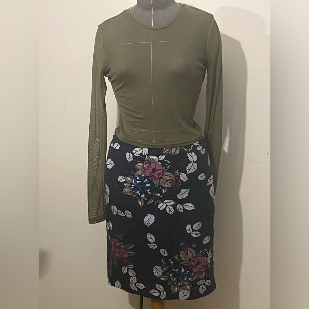 Women’s a-line Ann Taylor skirt with floral pattern. Blouse not included.